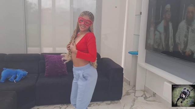 dogbond xoxota cachorro gozando Cachorro arrombando buceta da dona k9lady Zoofilia com uma loira gostosa mulher chupando a pica do cachorro