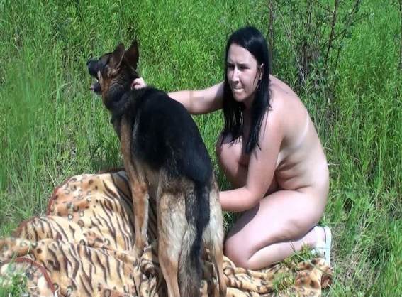 fodas com animais cabeluda peluda  sexo com animais Cachorro dá um nó na buceta da e engata o pinto até gozar Cachorro fodendo com uma loira muito gostosa cachorro caralhudo comendo a buceta de loira Penetração Sexo com cachorro Pornografia de zoológico grátis