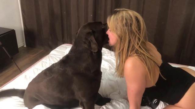 dogbond cabeluda DVDs namorada loira a transar com cavalo Cachorro comendo e gozando no cu da casada bunduda Puta transando com um cavalo em pé Porco comendo a bucetona da putona com tesão