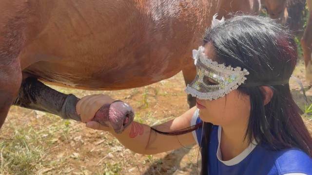 xoxota cabeluda zoofilia Vídeos porno de zoofilia con perros y caballos que follan a las chicas zoofílicas filmes anal sexual amor zoofílico orgia no zoológico porco comendo buceta Porco comendo a bucetona da putona com tesão