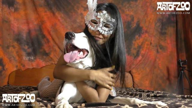 sexo bizarro peluda  sexo com animais zoofilia Cavalo gozando dentro da buceta de uma loira cavala Cachorro comendo e gozando no cu da casada bunduda porco comendo buceta mulher de quatro no chiqueiro dando para um porco