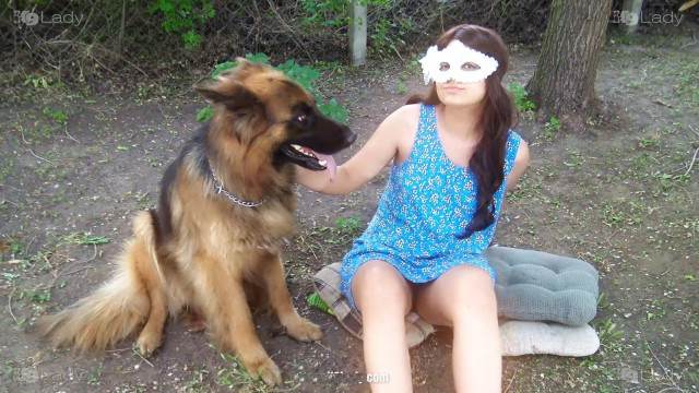 cachorro gozando dogbond peluda  sexo com animais cachorro de pau duro Cavalo de Pau Molhado e Mulher Chupando Vídeo de sexo bestial grátis k9lady